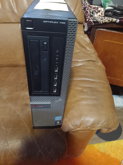Unitate i3 processor bun complects monitor + tot CE trebuie