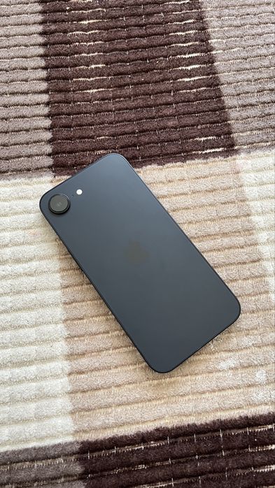 Продам iPhone 16e 128 гб чёрный