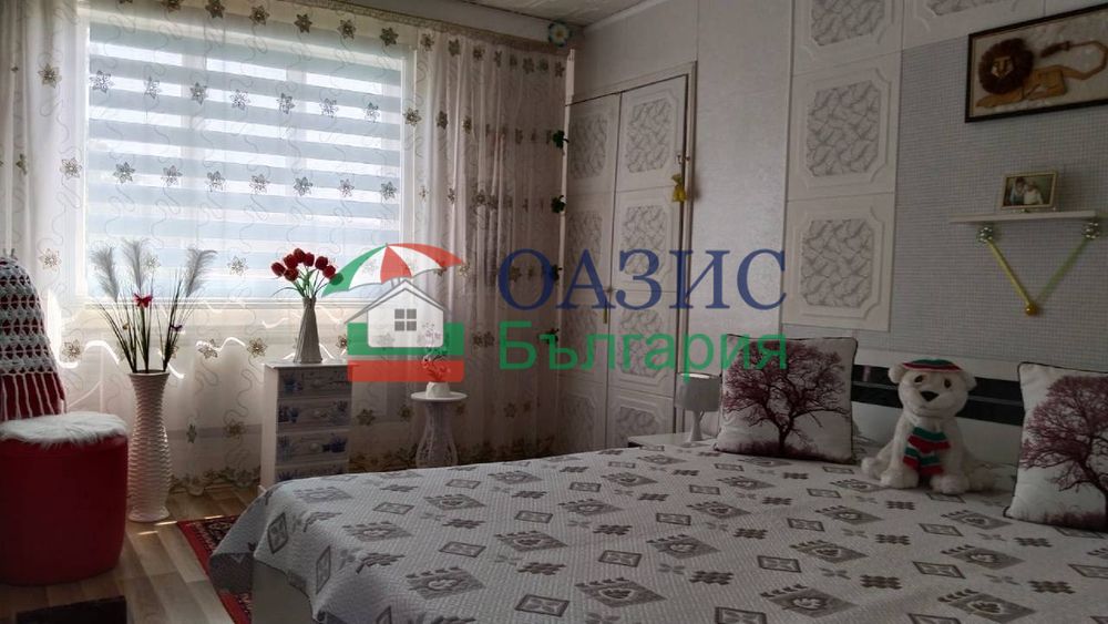 Двуетажна къща с парцел от 870 кв м В С. Вресово, Общ. Руен, обл. Бургас, България,