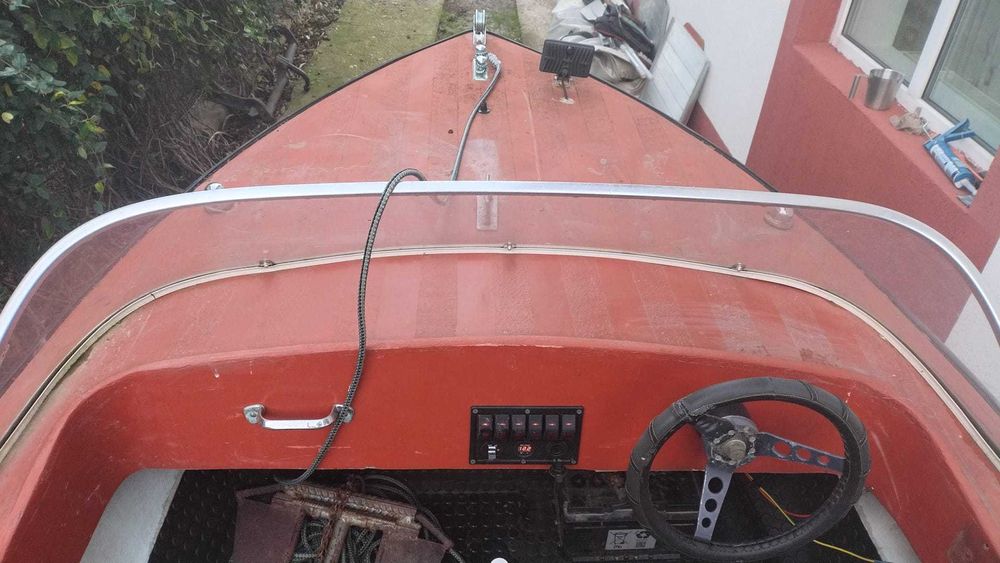 Barca de vanzare + motor Honda de 30 HP + peridoc inmatriculat in RO