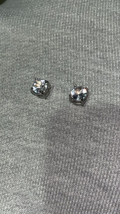 Cercei cu magnet