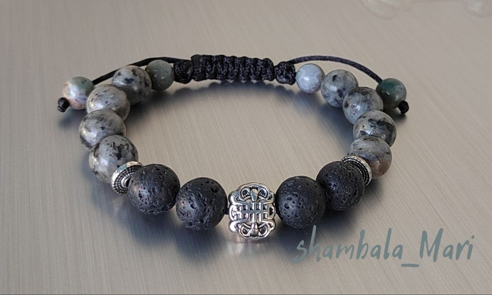 Браслеты из камней