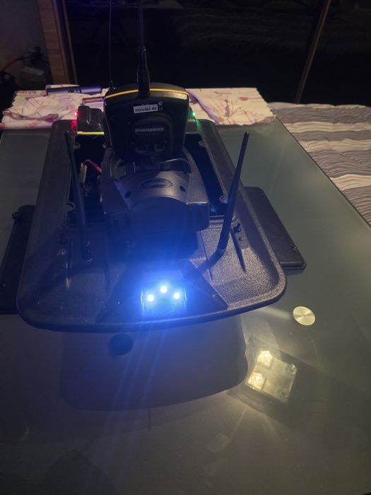 Лодка за захранка Carp Madness