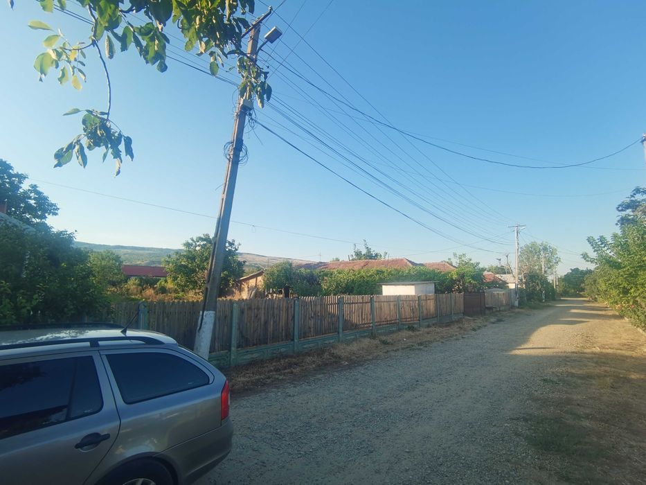 Vand loc de casa , intravilan,  in comuna Pietroasele!