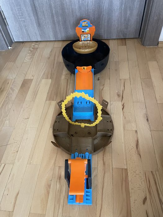 Set de joaca Hot Wheels Monster Trucks - Stunt Tire