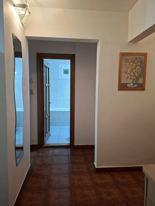 Închiriez apartament 2 camere, parter – Focșani, Central, lângă Liceul Cuza | Ideal pentru locuit sau ca spațiu comercial