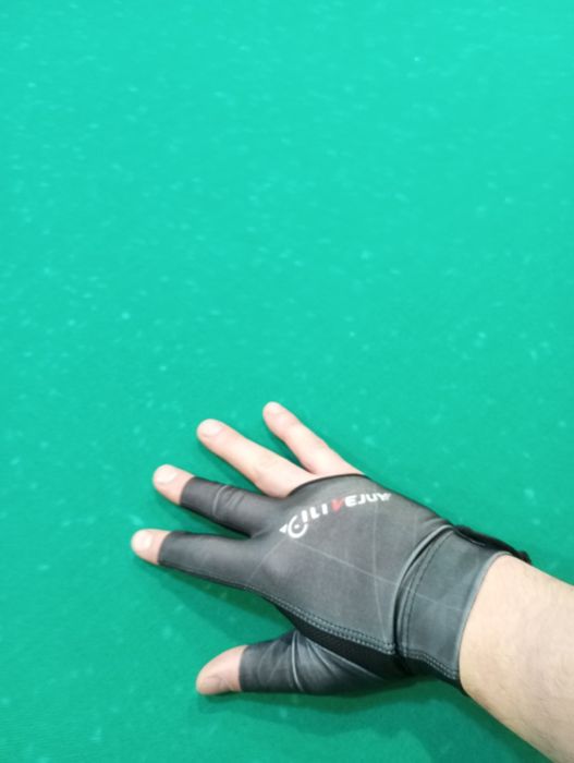 Перчатки для игры в бильярд