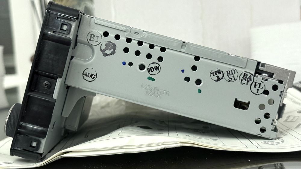 NOU - CD Player + Radio Mitsubishi Lancer