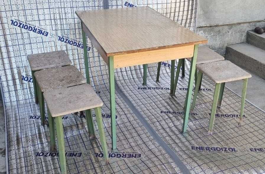 Комплект стол, шесть табуреток дачный кухонный продаётся
