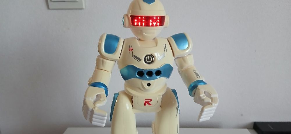 Robot de patrulare copii