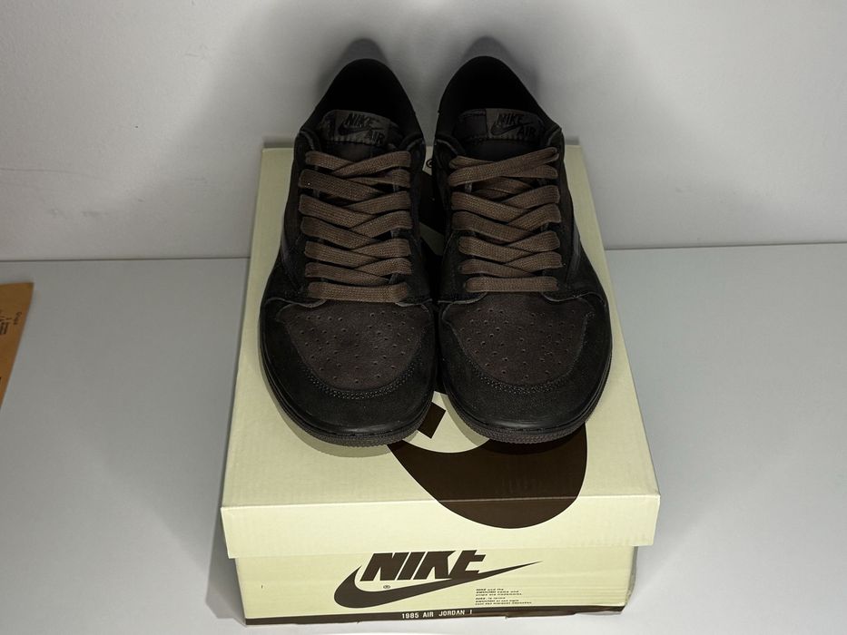 Air Jordan 1 Retro Low OG SP Travis Scott Velvet Brown
Velvet Brown and Dark Mocha