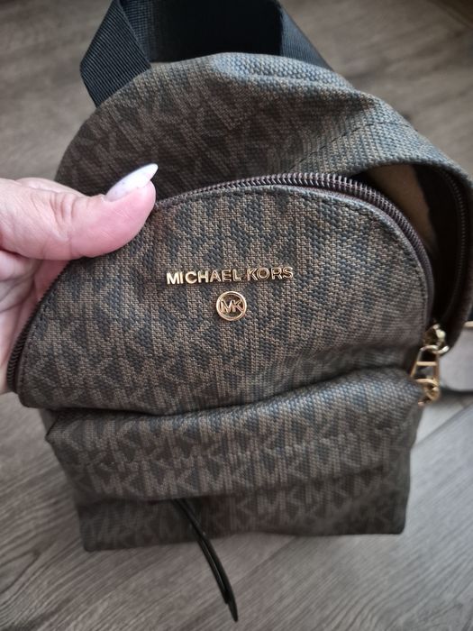 Дамска малка раничка michael kors