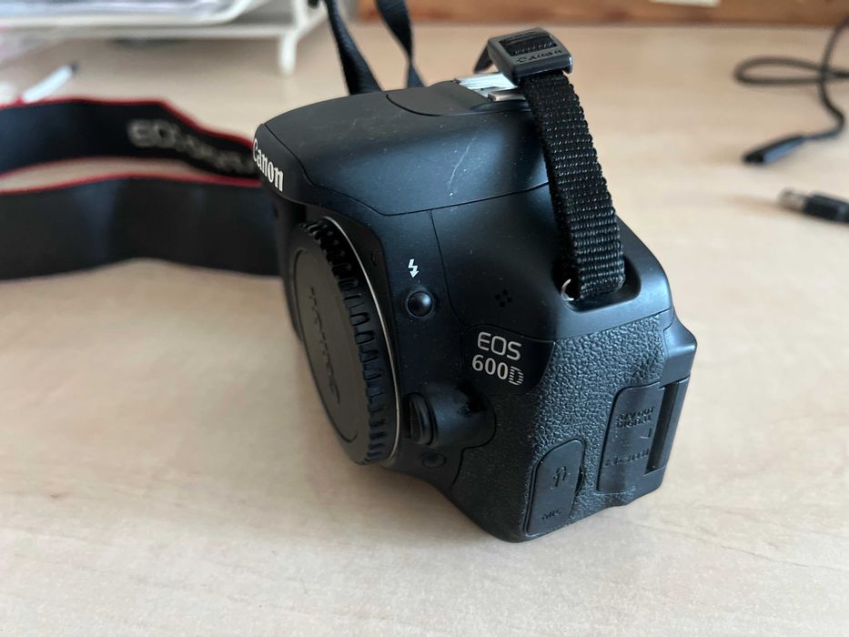De vanzare Camera foto Canon 600d impecabil - merita vazut
