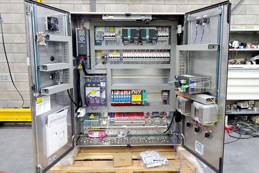 Монтаж щитов автоматики
Электротихнечиские работы