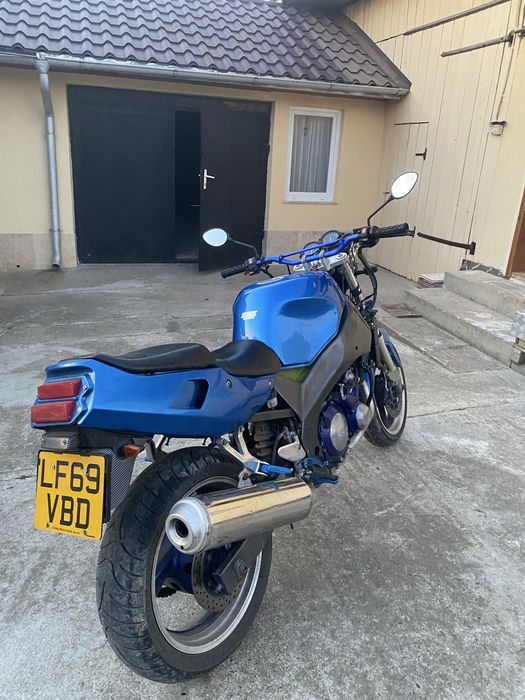 Vand sau Schimb Yamaha FZR600R