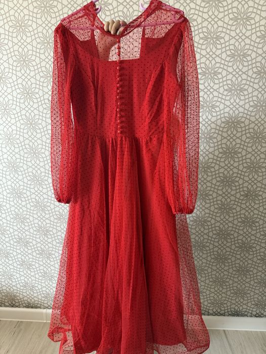 Платье красное почто новый сатылады бағасы қолжетімді Ақтау қаласы……..