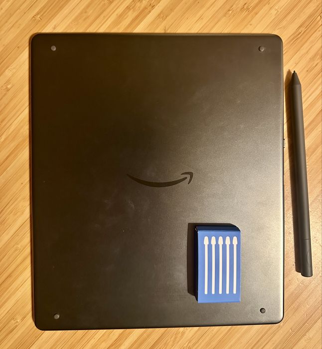 Amazon Kindle Scribe (1st Gen) 16GB + Стилус и резервни връхчета (Перфектен!)