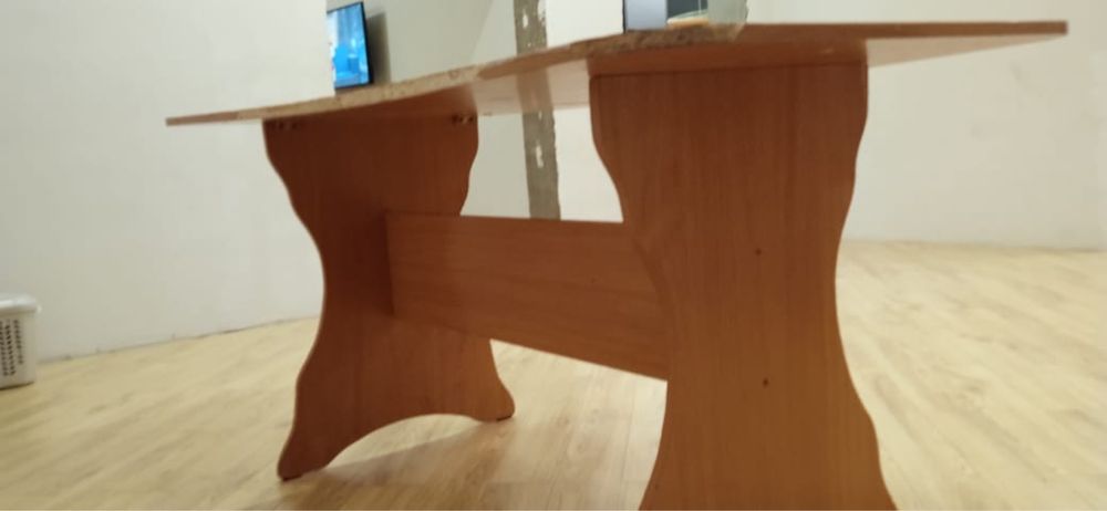 Стол и стулья 6 штук .