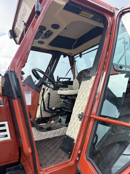 Tractor New Holland Fiat Agri 110 90 de 110 CP + Incarcator Maillux MX 80 + Furca Fiat 80 90 Fiat 70 90 Fiat 88 94 Claas Case John Deere New Holland