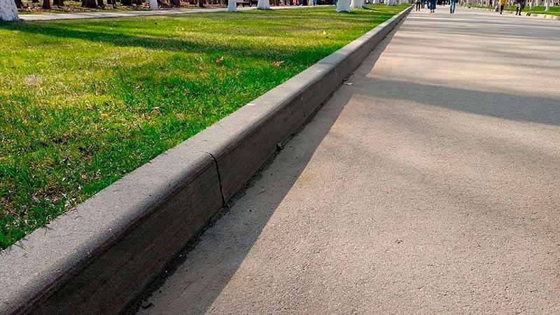 Бортовой камень дорожный