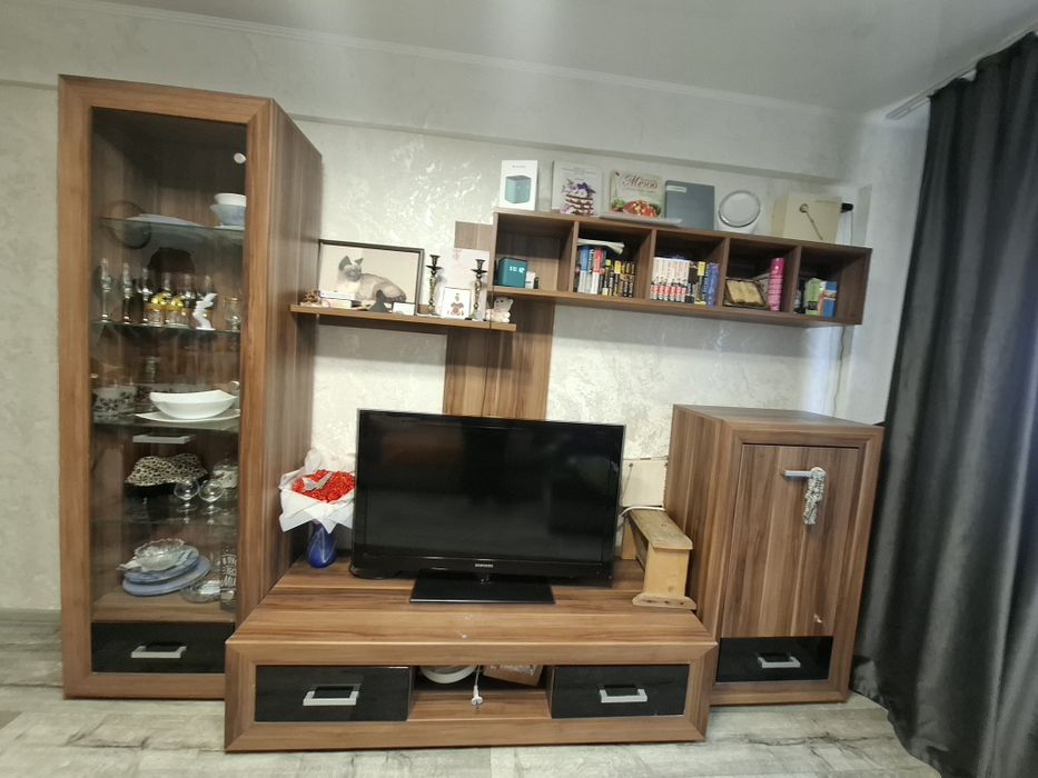 Продам горку для гостиной