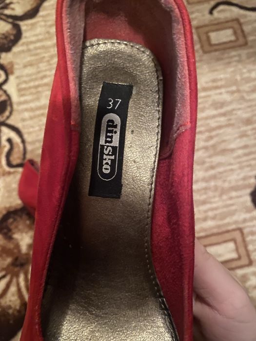 Червени Токчетаа