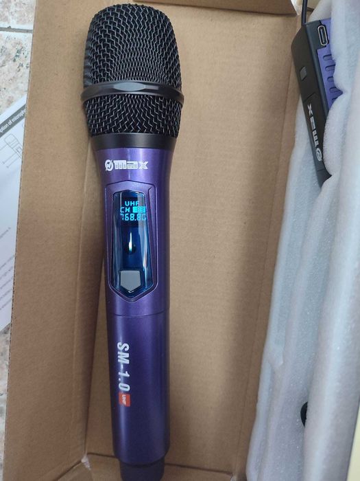 Безжичен микрофон с малък приемник