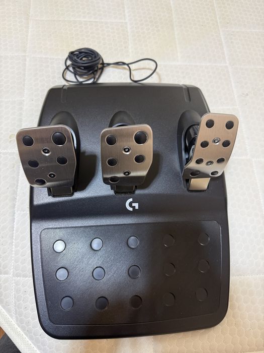 Logitech g923.