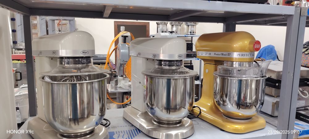 B7 mixer reminli va bez reminli oq qizil va gold ranglari bor