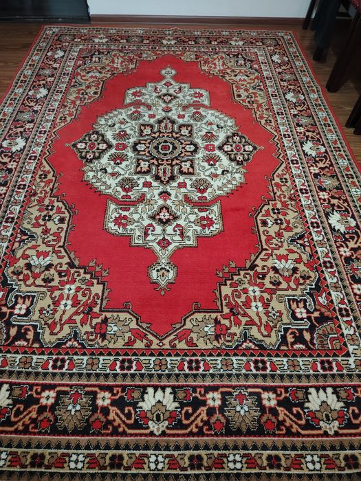 Гилам сотилади..