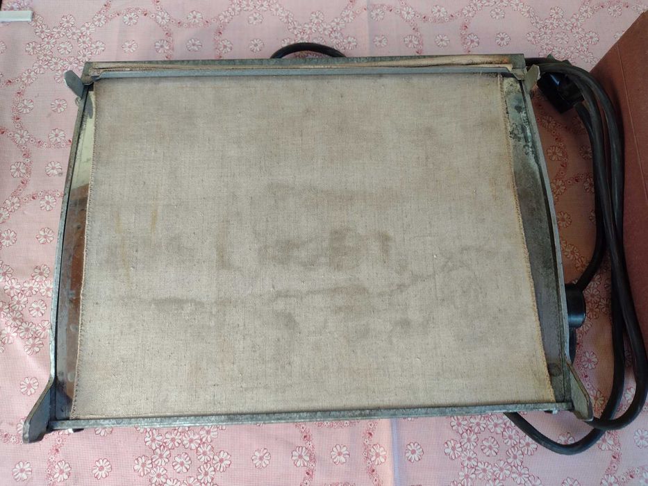 Фотоувеличител с аксесоари към него