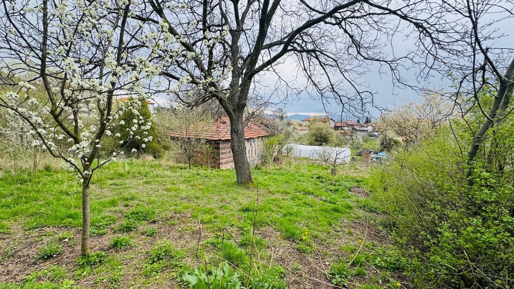 Къща в Перник, област-с.Дивотино площ 68 цена 60000