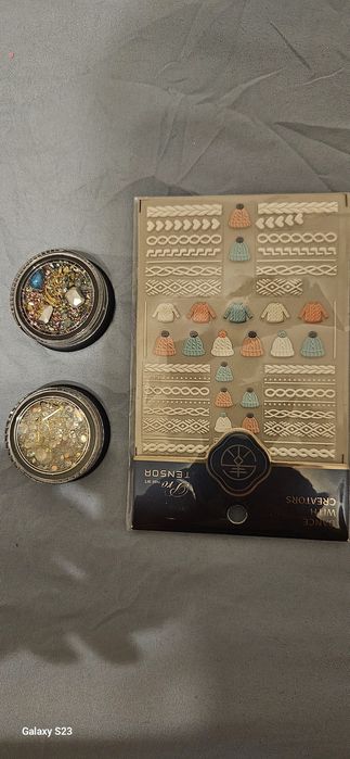 Декоративни камъни, мъниста и стикери за маникюр