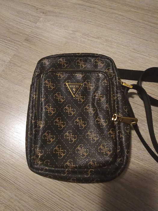 Guess чантичка за през рамо