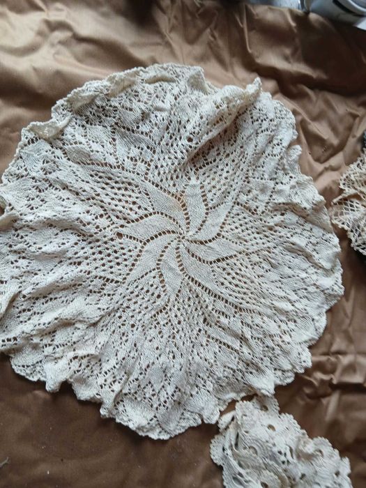 Чаши чинии и вази