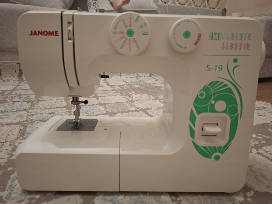 Швейная машинка janome