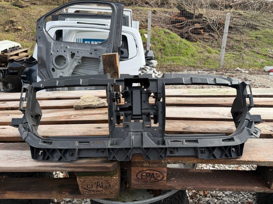 Греда предна решетка/Предна решетка BMW X1 U11