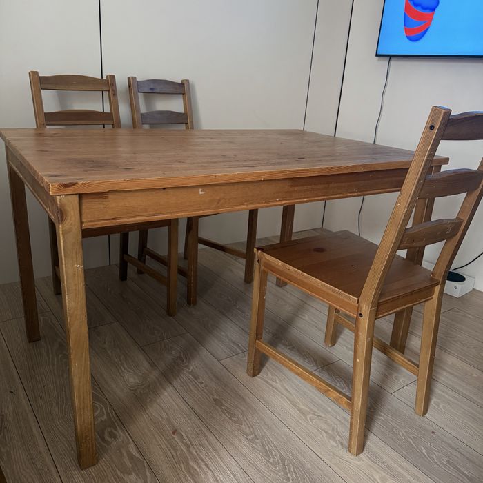 Стол и стулья IKEA