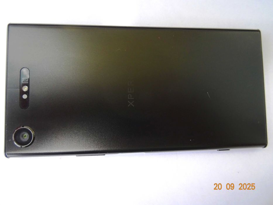 Vand telefon Sony Xperia XZ1 – 275 lei