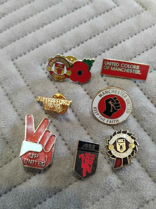 ОРИГИНАЛНИ футбол и значки