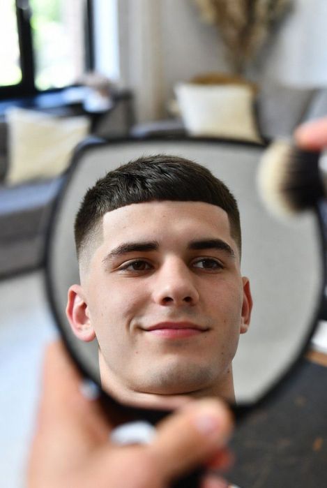 Frizer la Domiciliu București & Ilfov | Tuns și Barbă Acasă | ShortCut Barber