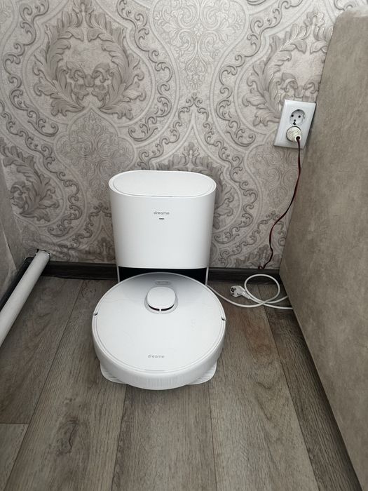Продам робот-пылесос Dreame D10 Plus