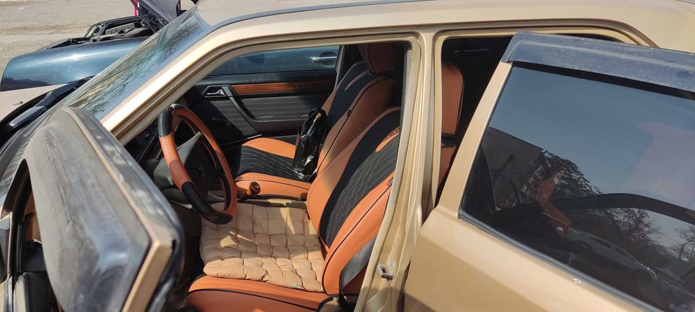 Продаётся Mercedes-Benz W124, 1988 года выпуска.