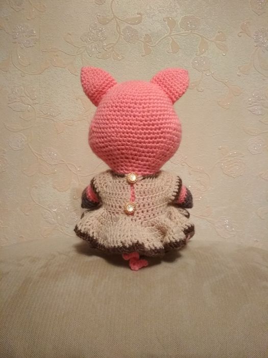 Милая вязаная свинка