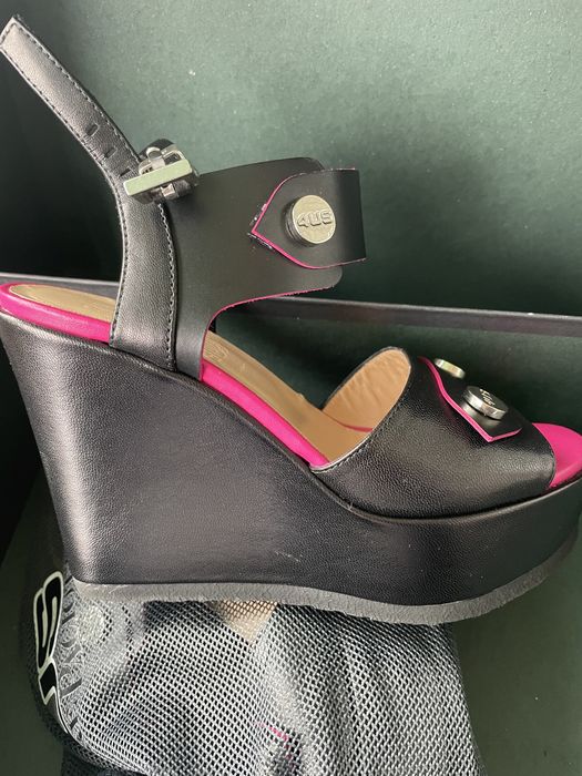 Нови дамски сандали на платформа Cesare Paciotti номер 36