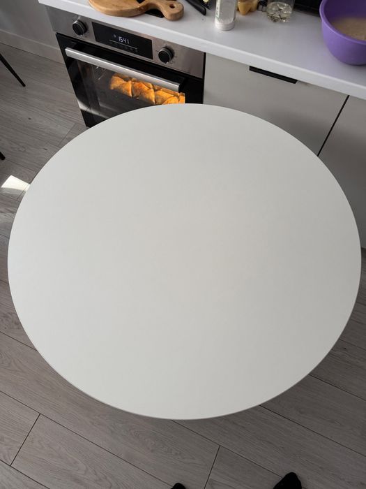 Стол круглый матовый