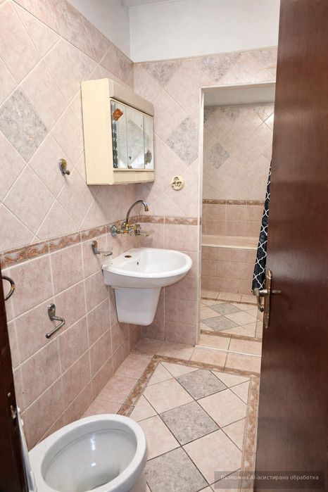 Тристаен апартамент в района на кв. Кючук Париж