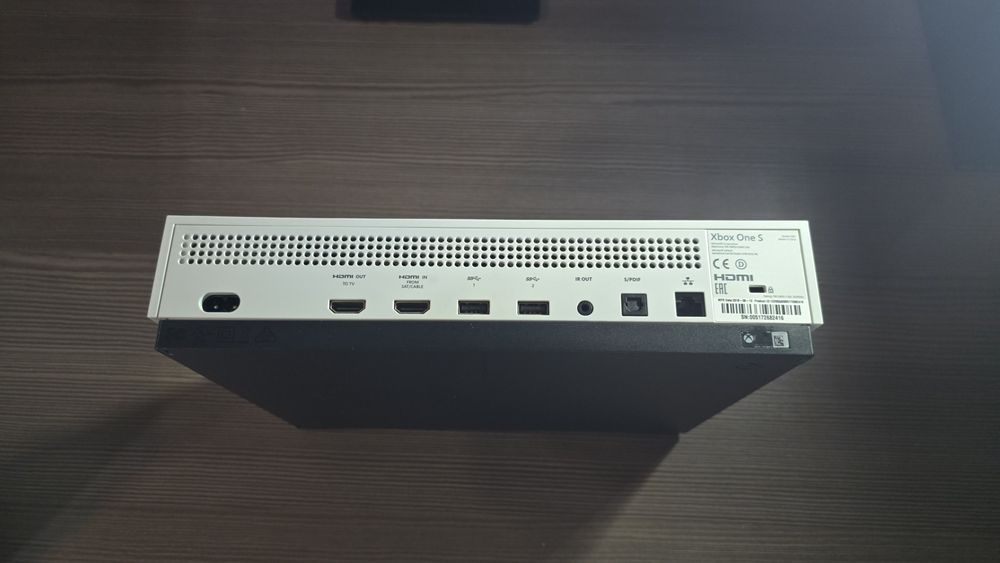 Продам xbox one s на 1тб. Бу