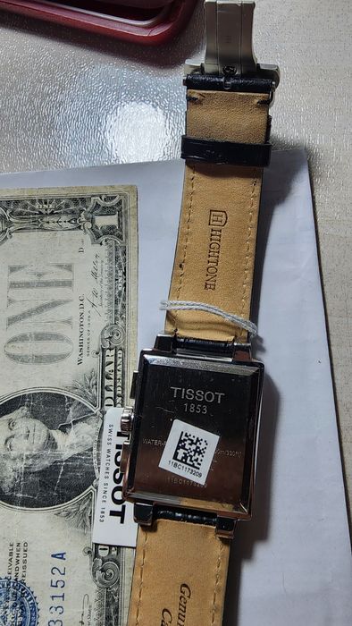 Новый Tissot редкой формы.швецарские.оригинал.