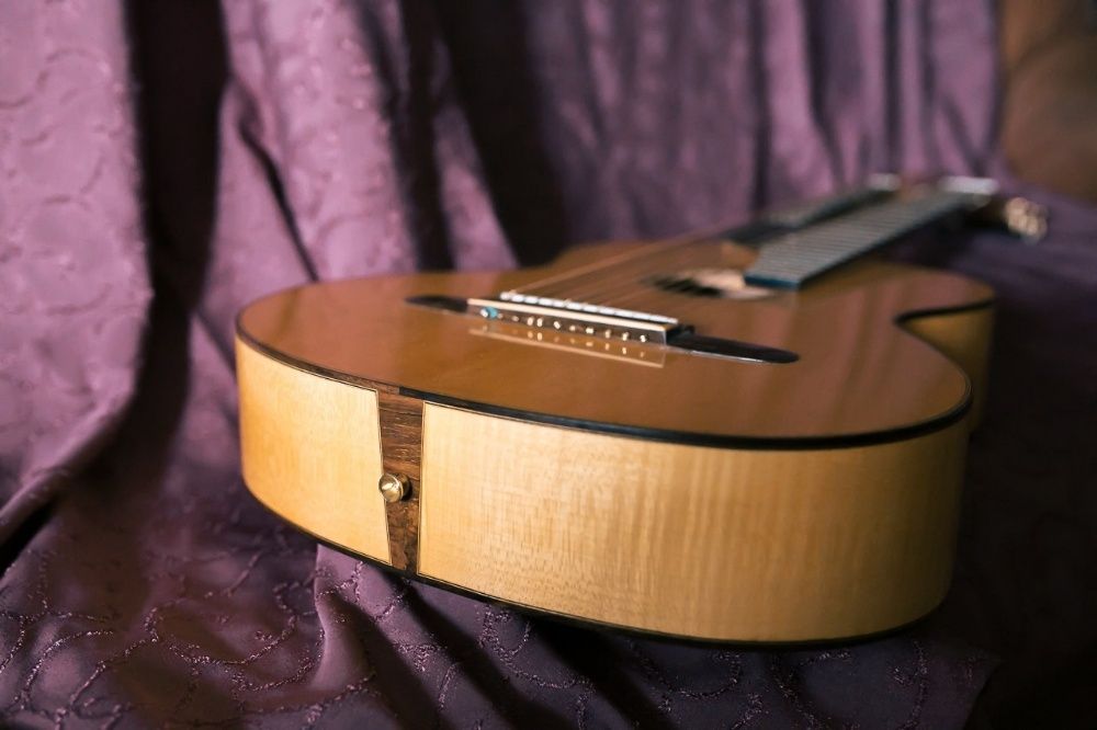 Продаётся мастеровая гитара